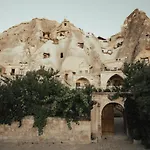 Готель Village Cave House 2*