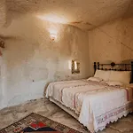 Village Cave House Гореме