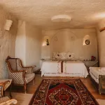 Village Cave House Готель 2*