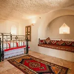 Village Cave House Готель