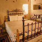Готель Village Cave House 2*