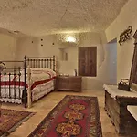 Village Cave House Гореме