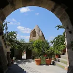 Village Cave House Гореме
